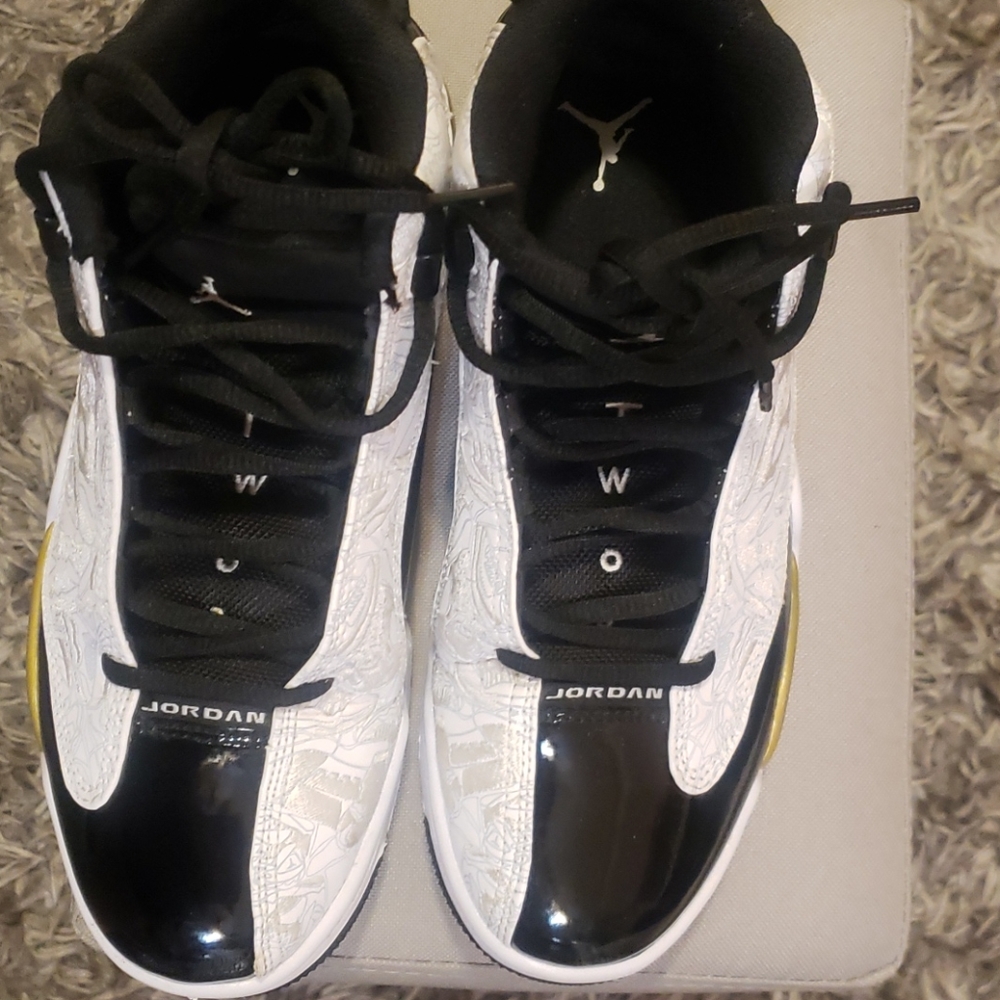 Jordan two 6.5 youth
